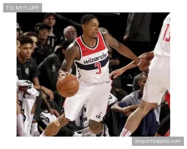 比尔无球跑动效率提升，拉开空间能力改变奇才进攻结构