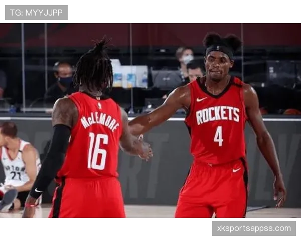 摩西马龙内线强攻提升篮板效率显著拉开与对手差距